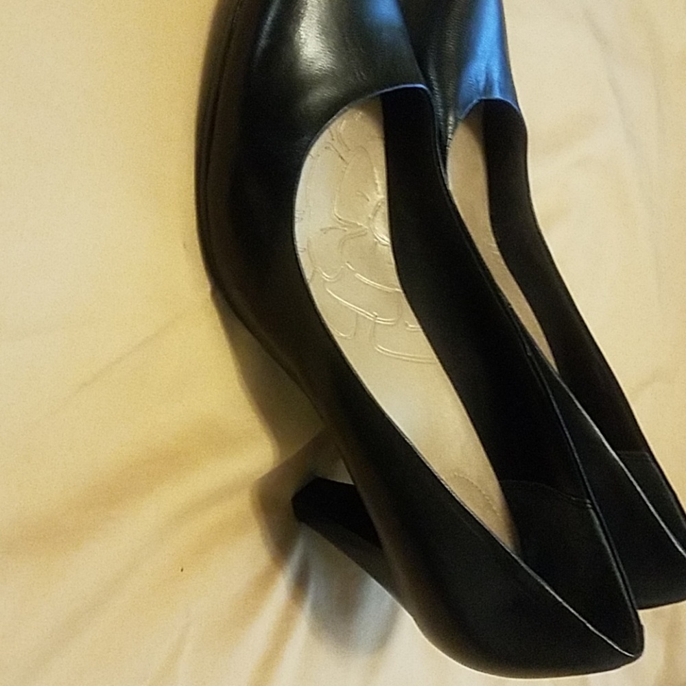 Shoes - Picture 3 of 4